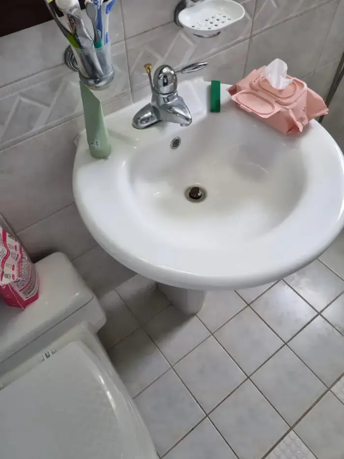샤워부스 파티션철거 후 구멍복원 완성 사진