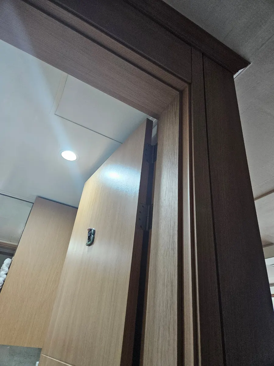 썩은 욕실문틀 부분교체 새것처럼 복원하기 10