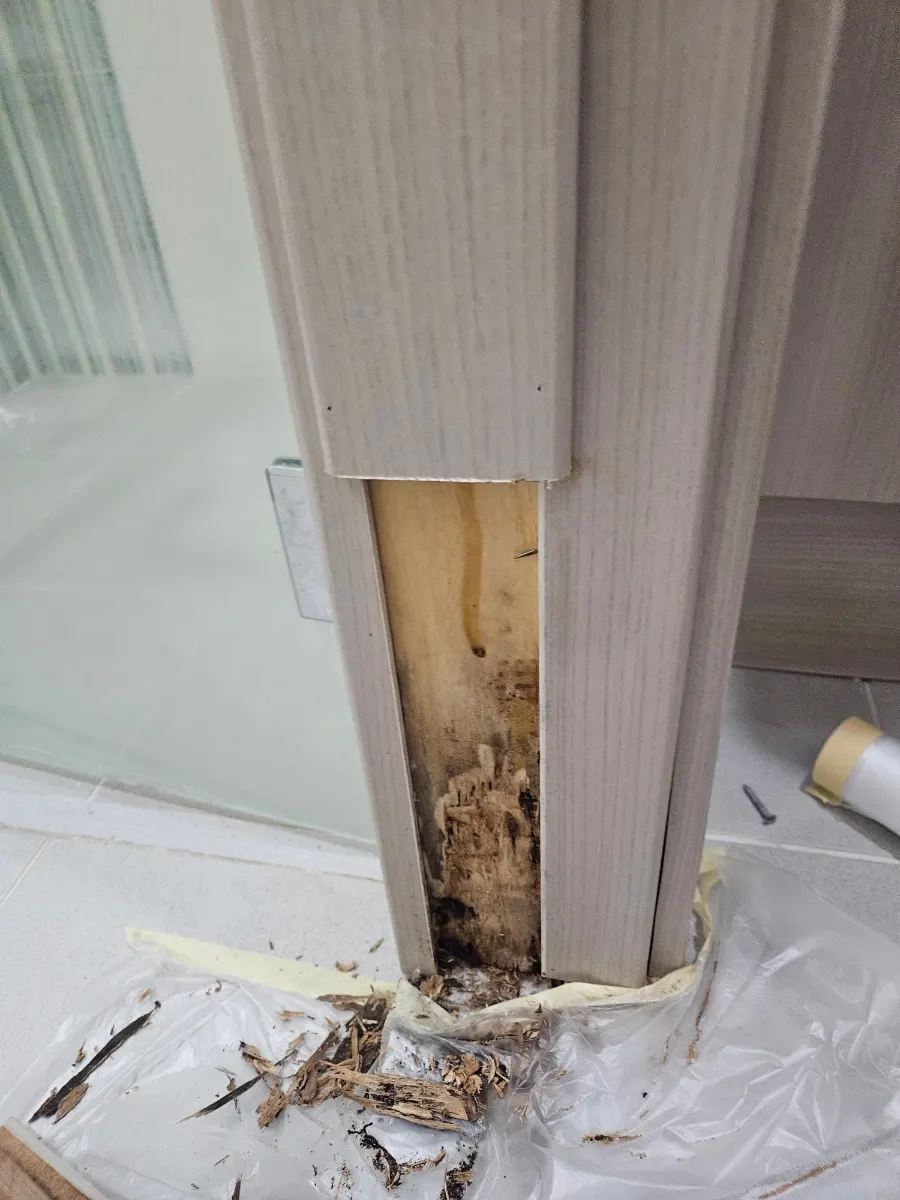 물에불은 욕실문틀수리 몰딩보수 새것처럼복원 5