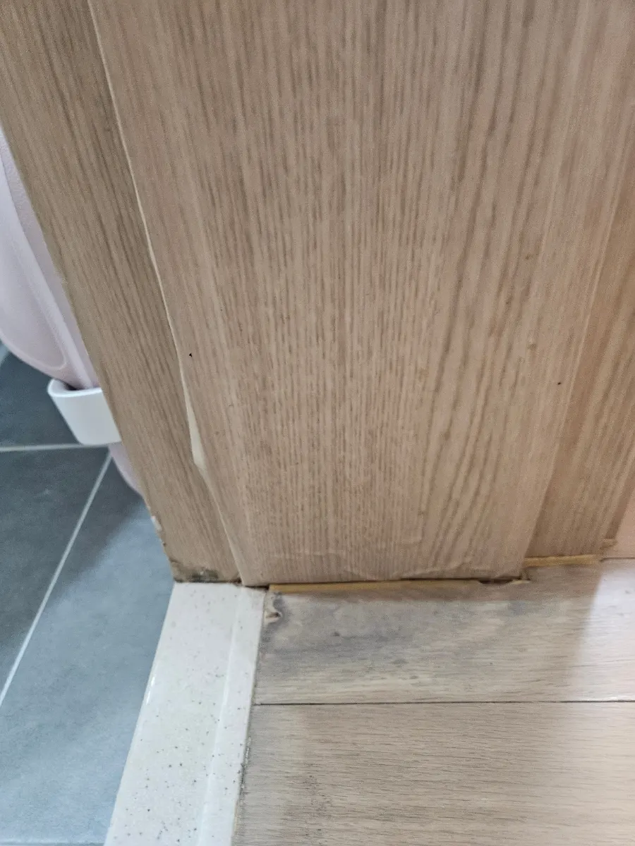 물먹은몰딩수리 화장실문틀교체 2