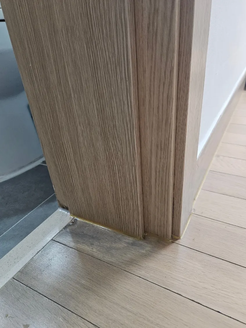 물먹은몰딩수리 화장실문틀교체 12
